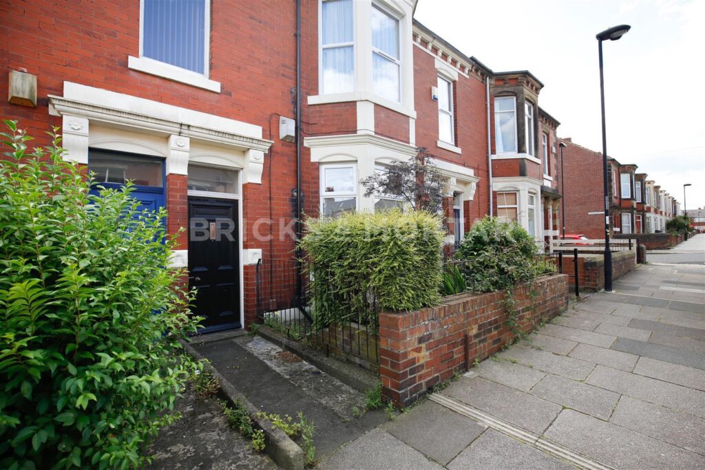(£144.23pppw) 82 Biddlestone Road, Heaton, NE6