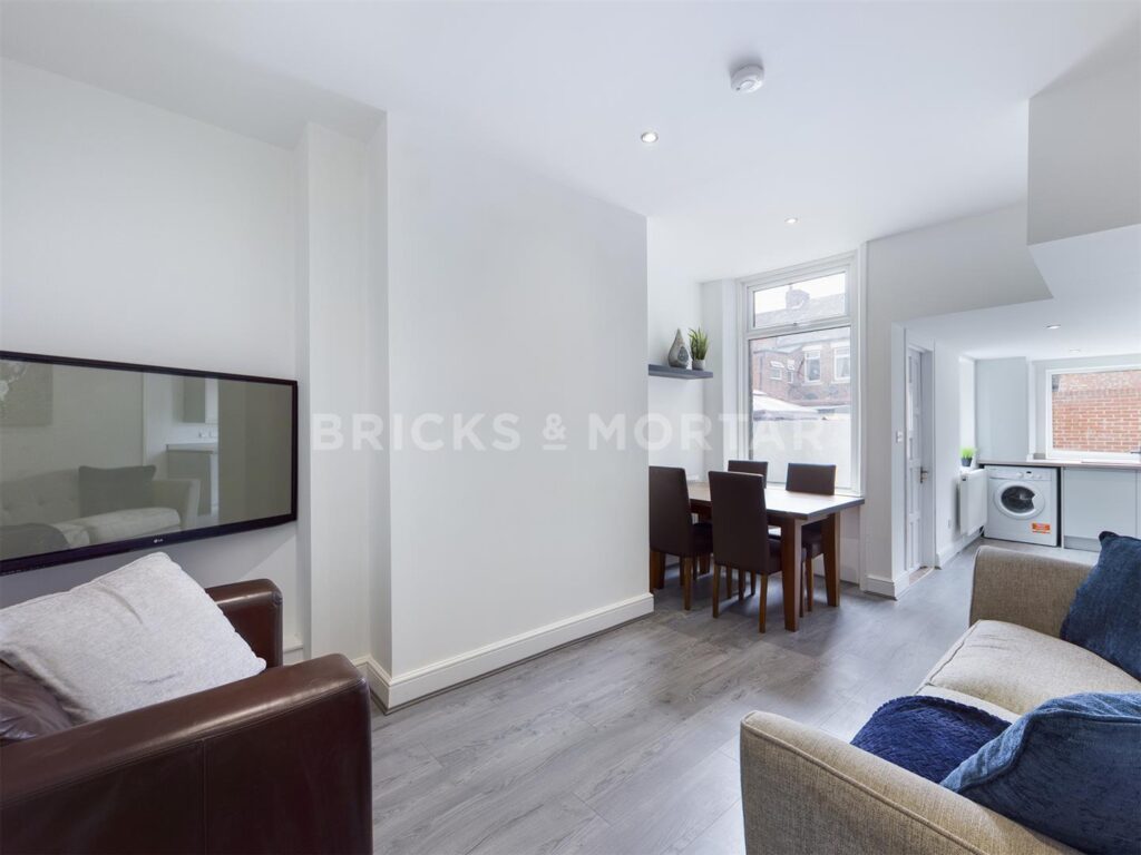 (BILLS INCLUDED) Telford Street, Gateshead