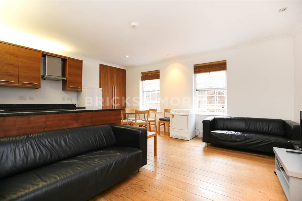 (130pppw) Room 1, 19 Tanners Court, City Centre, NE1