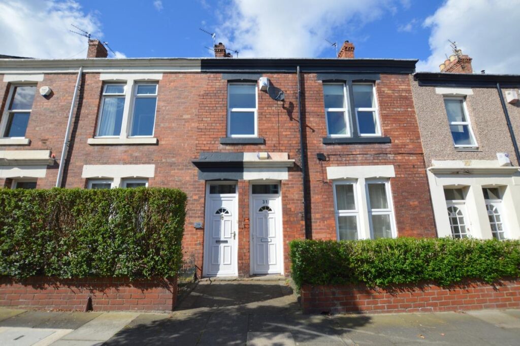 (BILLS INCLUDED PROFESSIONAL HOUSESHARE – £175pppw) Eighth Avenue, Heaton, Newcastle Upon Tyne