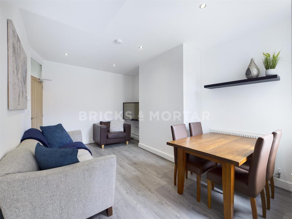 **BILLS INCLUDED HOUSE SHARE ** Telford Street, Gateshead, NE8